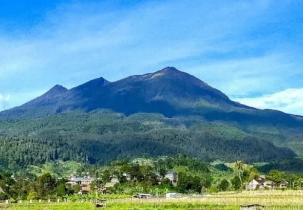 67035b9b8d9a5-bidadari-gunung-lawu-mitos-legenda-dan-jejak-di-puncak-tertinggi_banyuwangi