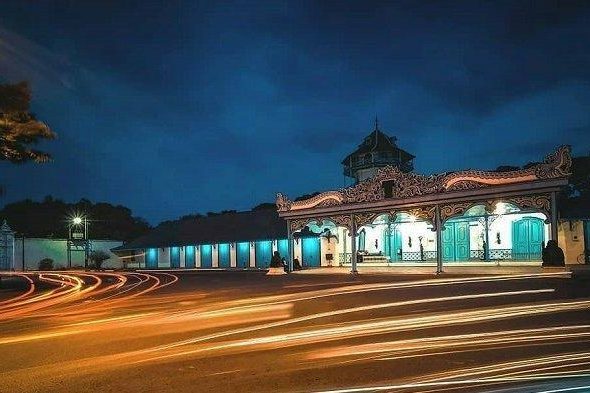 Suasana-malam-hari-di-Keraton-Surakarta-Hadiningrat